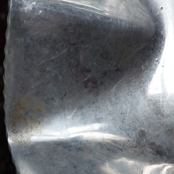 Vintage Hammercraft hand hammered aluminum ruffle Edge Bowl embossed flowers - Picture 10 of 10